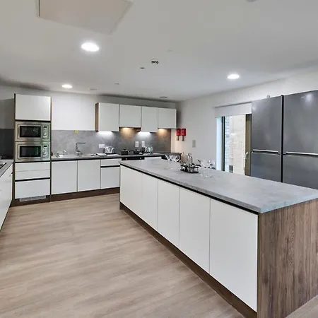 For Students Only Ensuite Bedrooms With Shared Kitchen At The Oaks In Coventry Exterior foto