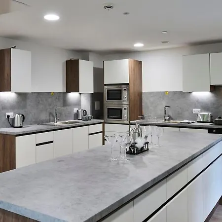 For Students Only Ensuite Bedrooms With Shared Kitchen At The Oaks In Coventry Exterior foto