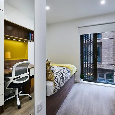 For Students Only Ensuite Bedrooms With Shared Kitchen At The Oaks In Coventry Exterior foto