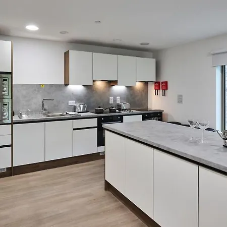 For Students Only Ensuite Bedrooms With Shared Kitchen At The Oaks In Coventry Exterior foto