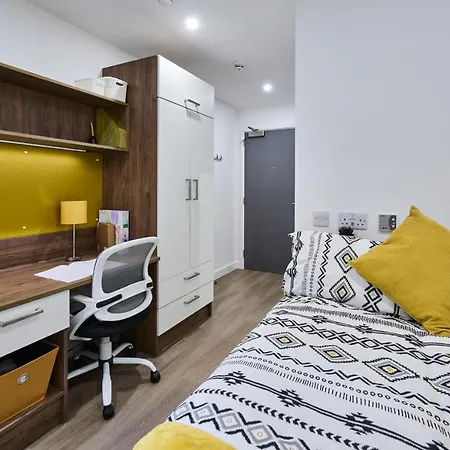 For Students Only Ensuite Bedrooms With Shared Kitchen At The Oaks In Coventry Exterior foto