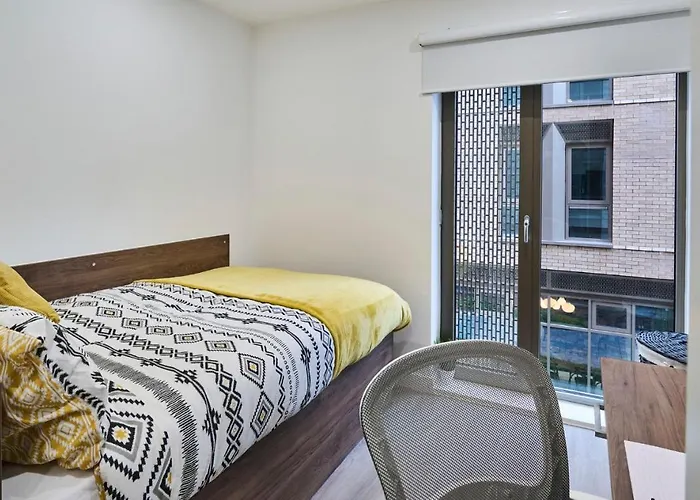 For Students Only Ensuite Bedrooms With Shared Kitchen At The Oaks In Coventry