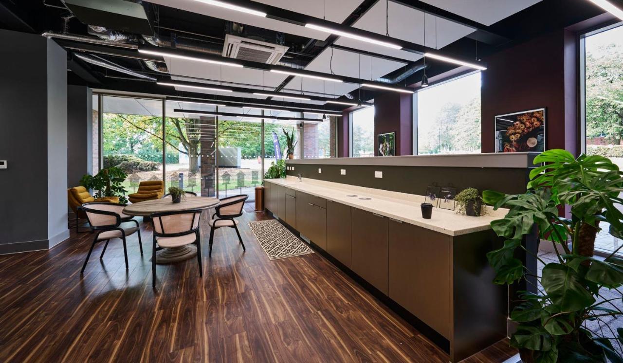 For Students Only Ensuite Bedrooms With Shared Kitchen At The Oaks In Apartment *
