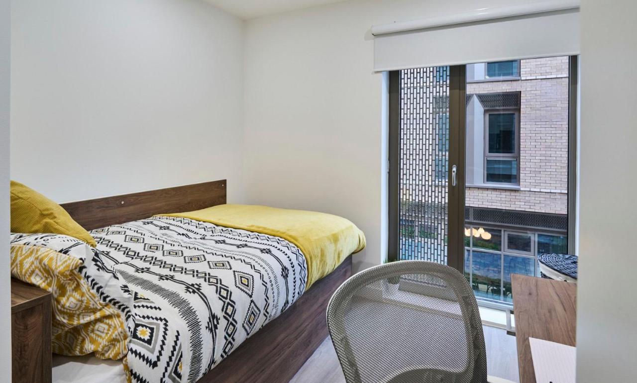For Students Only Ensuite Bedrooms With Shared Kitchen At The Oaks In