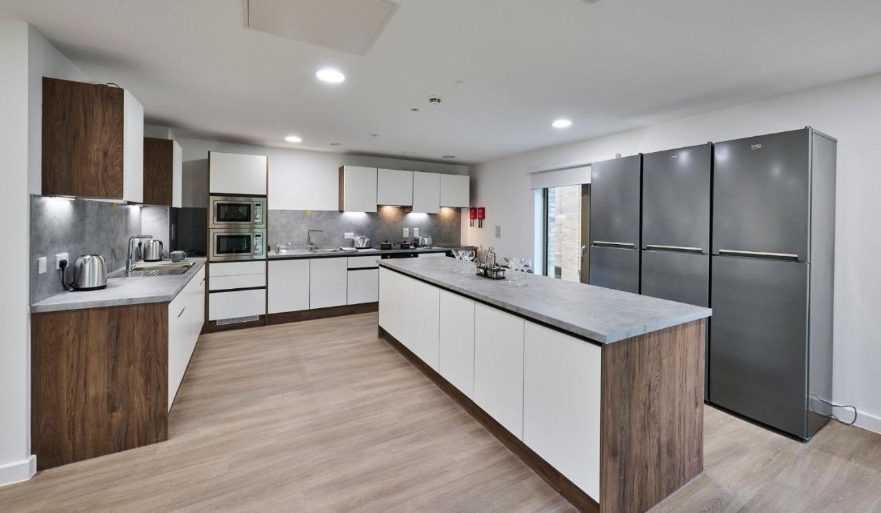 Apartment For Students Only Ensuite Bedrooms With Shared Kitchen At The Oaks In *