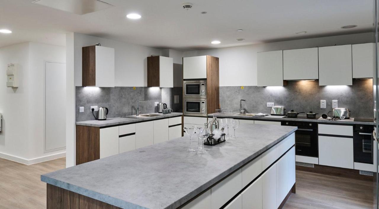 Apartment For Students Only Ensuite Bedrooms With Shared Kitchen At The Oaks In
