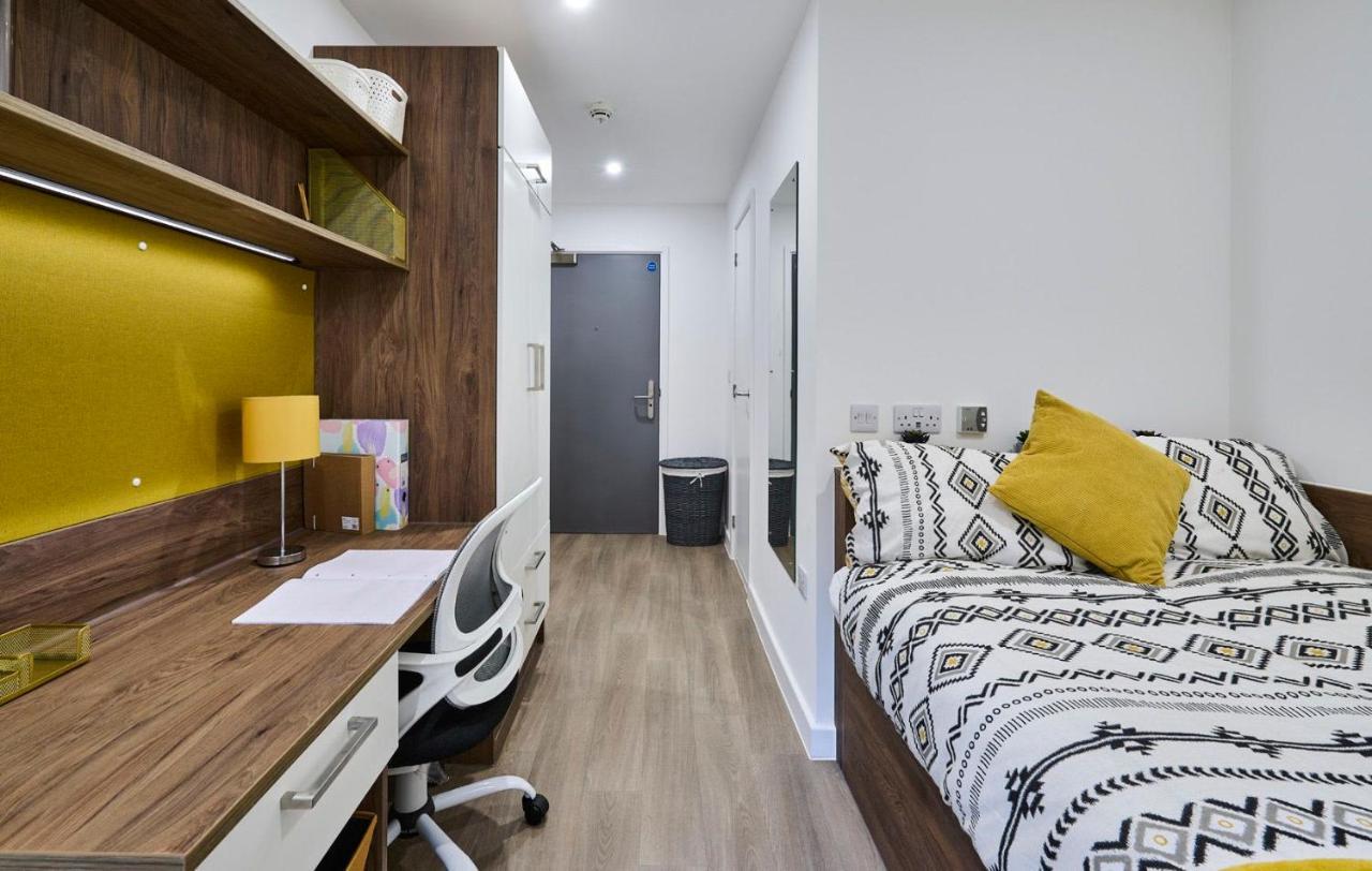 For Students Only Ensuite Bedrooms With Shared Kitchen At The Oaks In *