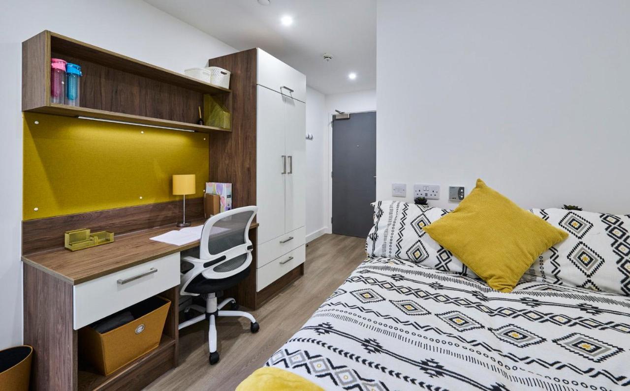 For Students Only Ensuite Bedrooms With Shared Kitchen At The Oaks In