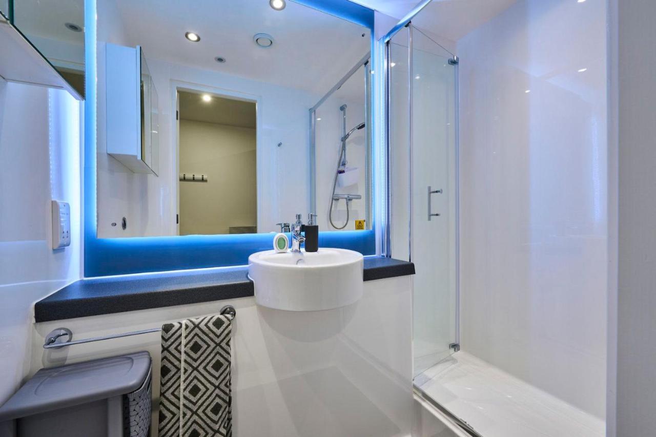 For Students Only Ensuite Bedrooms With Shared Kitchen At The Oaks In * Coventry