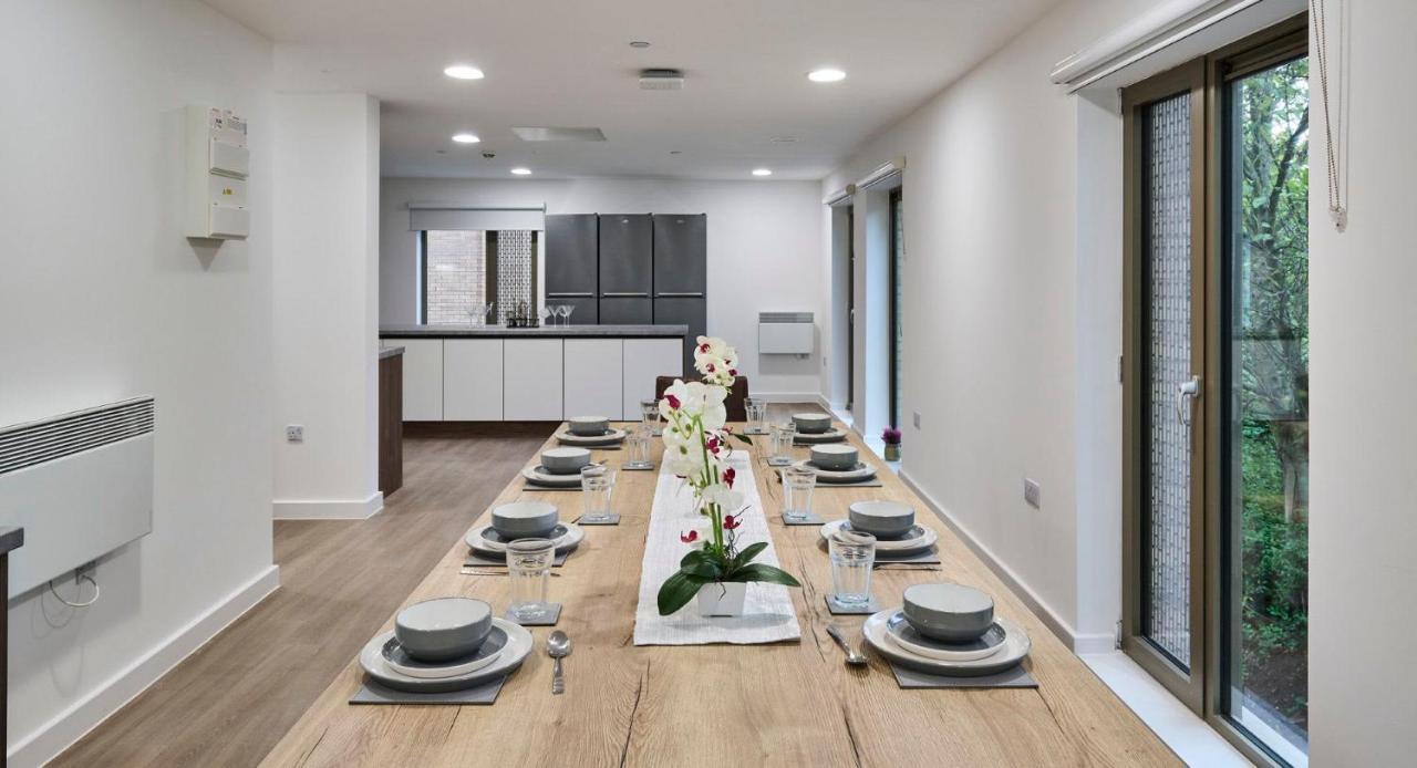 Apartment For Students Only Ensuite Bedrooms With Shared Kitchen At The Oaks In *