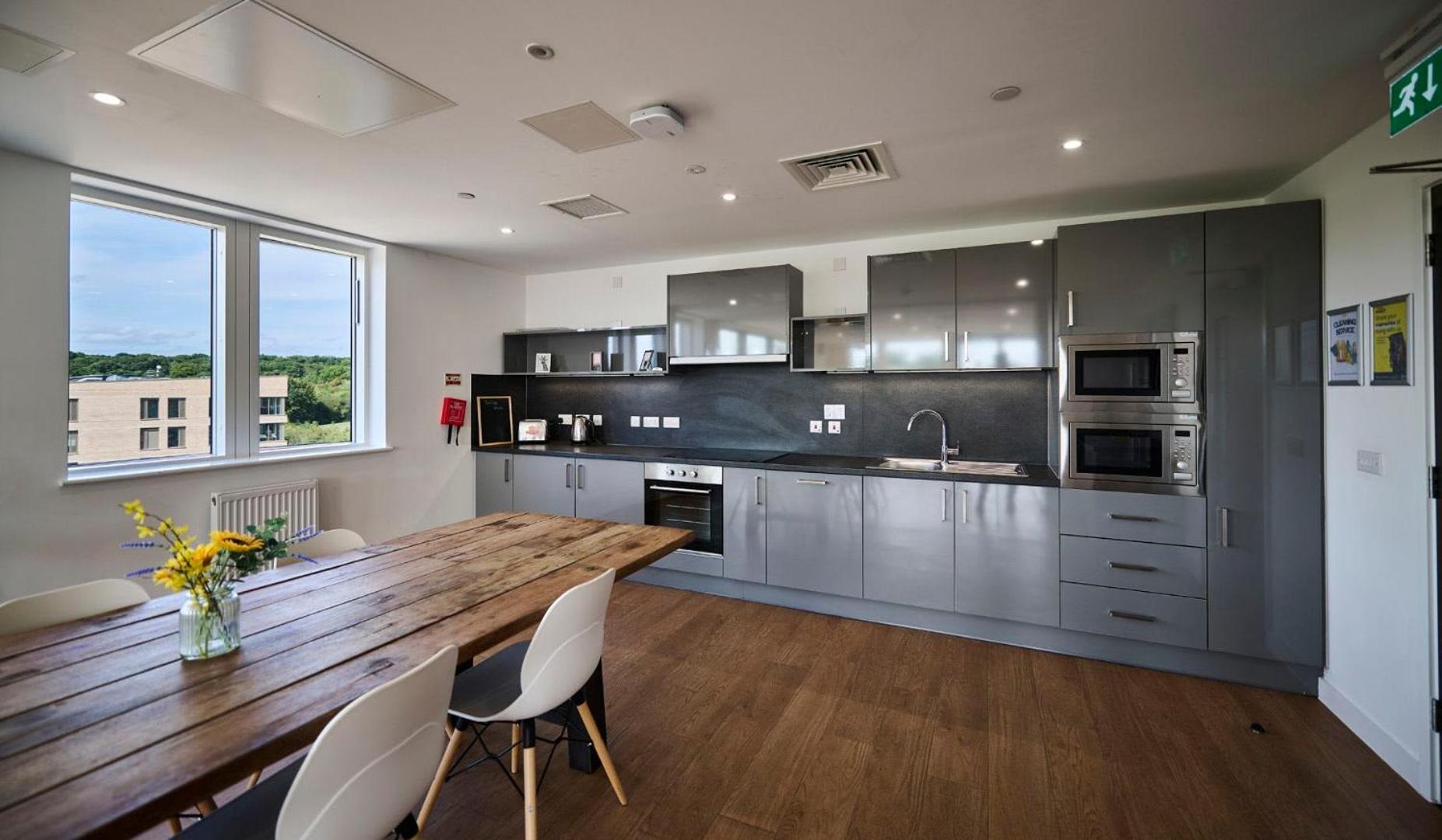 For Students Only Ensuite Bedrooms With Shared Kitchen At The Oaks In Apartment Coventry